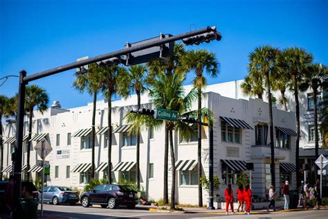 Restaurants on Collins Ave .
